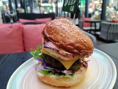 DEEP和牛汉堡-DEEP·深美式餐吧(五棵松华熙LIVE店)