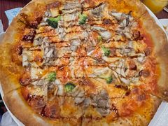 香烤鸡肉比萨配香葱及西兰花-WOLFGANG PUCK KITCHEN & BAR(迪士尼小镇店)