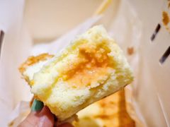 流心咸蛋黄蛋糕-汤姆大师傅鲜香牛肉饼(深圳保利文化广场店)