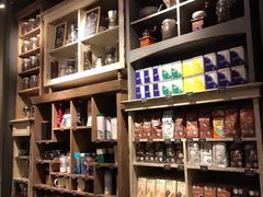 零售区-星巴克臻选(广州沙面店)