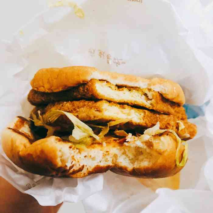 周一青花椒汉堡免费顺便感受新品牛油果麦旋风青花椒汉堡写过好几次了