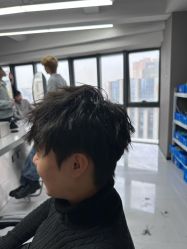 -宫铭烫发染发接发店