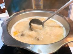 -鲜入围煮花胶鸡海鲜火锅