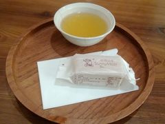 凤梨酥-微热山丘(台北民生公园门市店)
