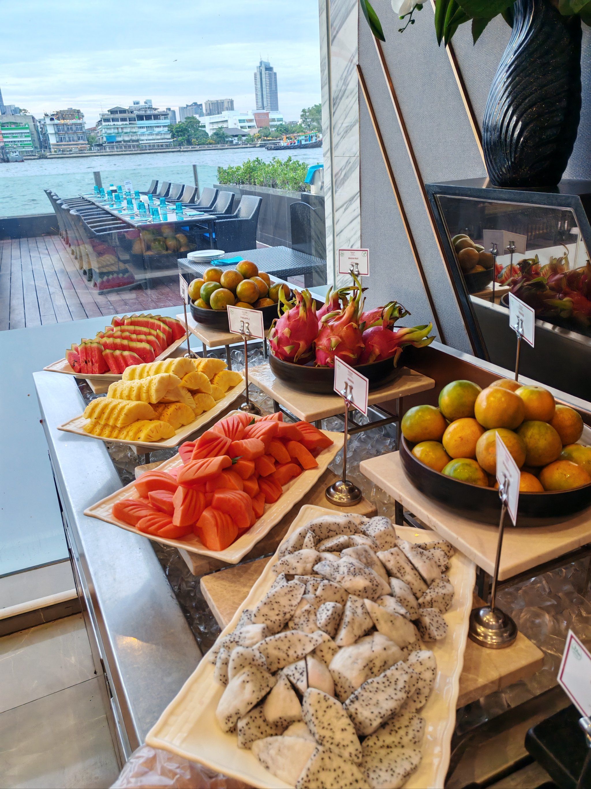 n
自助餐也还真的是做的相当的不错了,味道也