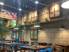 大堂-超越炭火牛蛙火锅鸡(河东店)