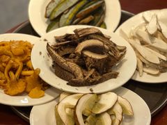-菌之家·专业纯野生菌火锅·特色炒菌