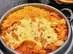 铁板炒鸡芝士锅-芝士牛炭火烤肉