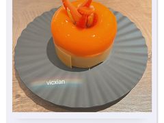 葡萄柚草莓萨伐仑松饼-潮一不贰·法式甜品·生日蛋糕·西式简餐(外滩店)