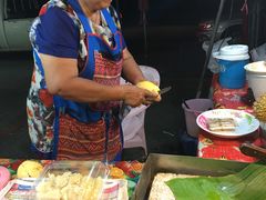 -芒果糯米饭摊子