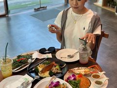 -Chom Cafe and Restaurant