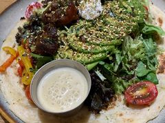 照烧鸡肉配牛油果拉法沙拉-HELLO 27 意面·沙拉·帕尼尼