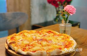 Hawaiian Pineapple Ham Pizza