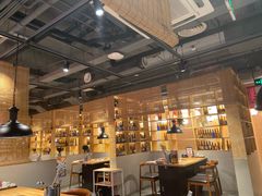 大堂-日进一片海.生腌海鲜火锅.宵夜烧烤(三里屯总店)