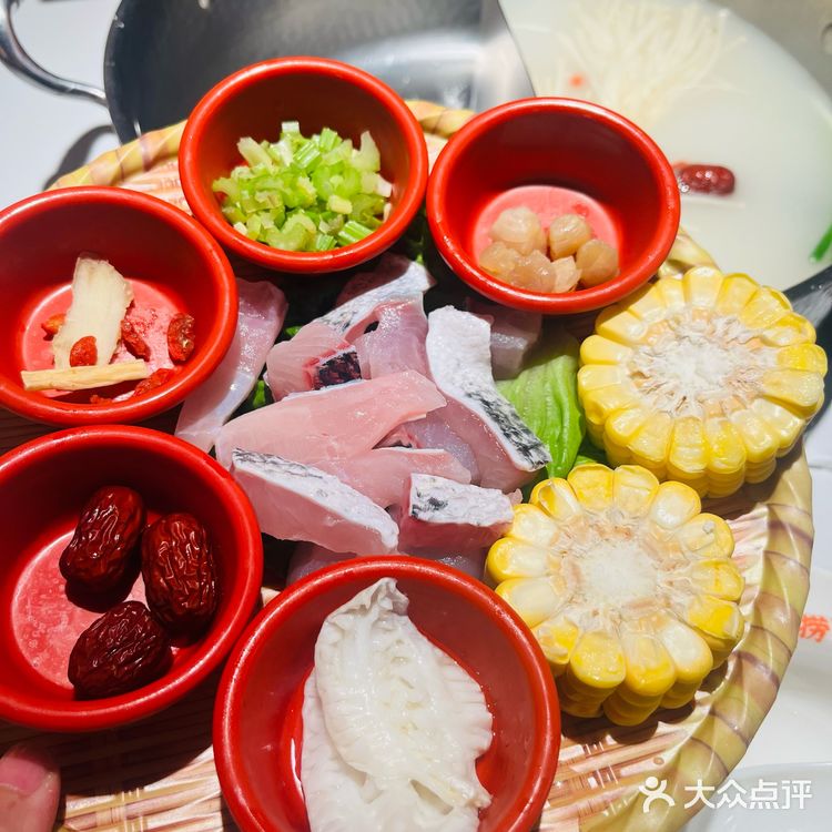 不好意思，这碗斑鱼粥火锅，我先替你们尝了！