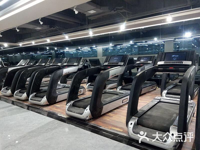 奇迹健身恒温游泳馆