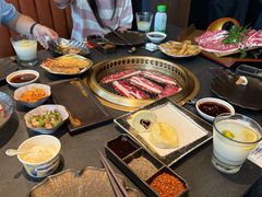 -铭牛烧肉·和牛海鲜自助(高新月牙湖店)