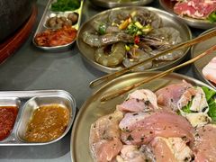 -围炉肉舍•炭烤活鳗•丹东海鲜烤肉(步行街店)