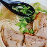 牌子都这么惹眼，这得多火呀