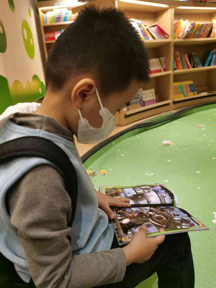 新华书店(保利水城店)-"重新装修的新华书店比以前好多了,以前系四.