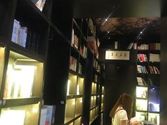 -钟书阁(松江泰晤士小镇店)