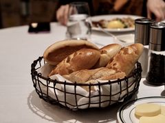 餐前包-Wolfgang’s Steakhouse 沃夫冈牛排馆(上海白玉兰广场店)