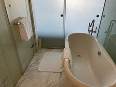 -上海滴水湖皇冠假日酒店