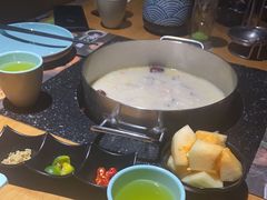 -洪氏嗨捞·广东猪肚鸡·椰子鸡火锅(西咸万象城店)