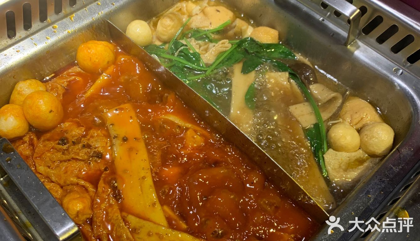 锅底点了鸳鸯锅底牛油锅，虽然点了微辣