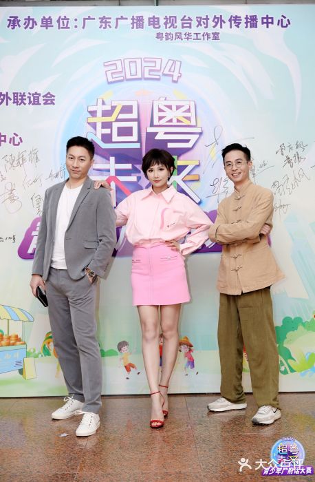 广东电视台演播厅图片