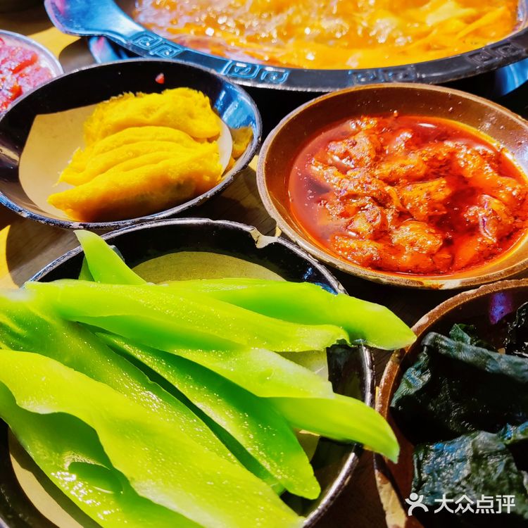 亲民的市井火锅，免费吃食就快饱了❗️