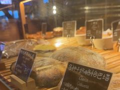 -天井·丑面包搭咖啡