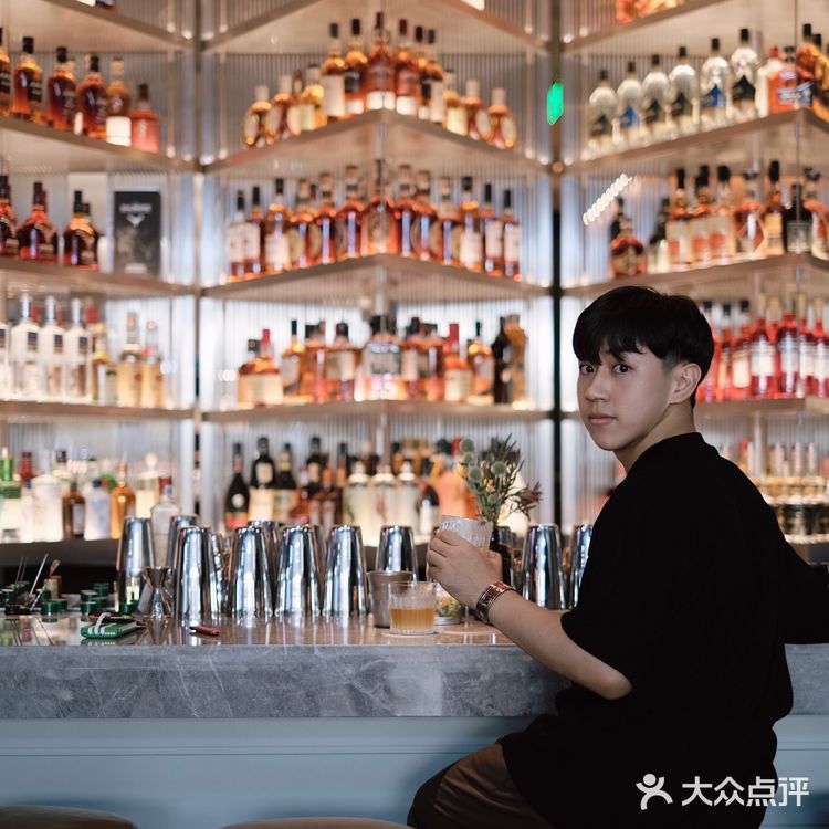 深圳新店|藏在万象天地超有氛围的餐酒吧