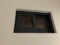 在走廊外面拍的厕所窗-金汤湾海水温泉度假酒店