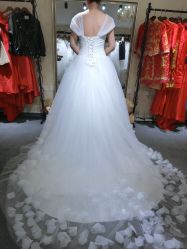 点击看大图 婚纱-爱伊人婚纱礼服美妆馆