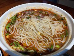 -爆炸头阿姨小四川正宗川味小吃(无任何分店)