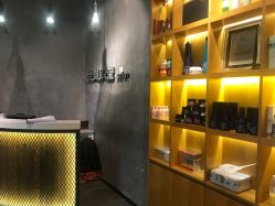 -时尚殿堂明星门店