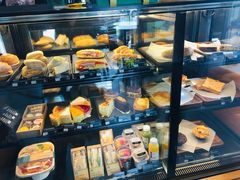 面包甜点陈列柜-星巴克(天津工华道智慧山店)