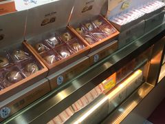-鲍师傅糕点(百盛西南商都店)