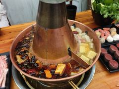 -果松木炭酸菜铜火锅·外婆参鸡汤