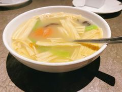 浓汤煮鲜腐竹-汤城小厨•粤菜•靓汤(苏州街店)
