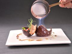 巧克力球配肉桂冰淇淋-圣丰索菲特·法国餐厅