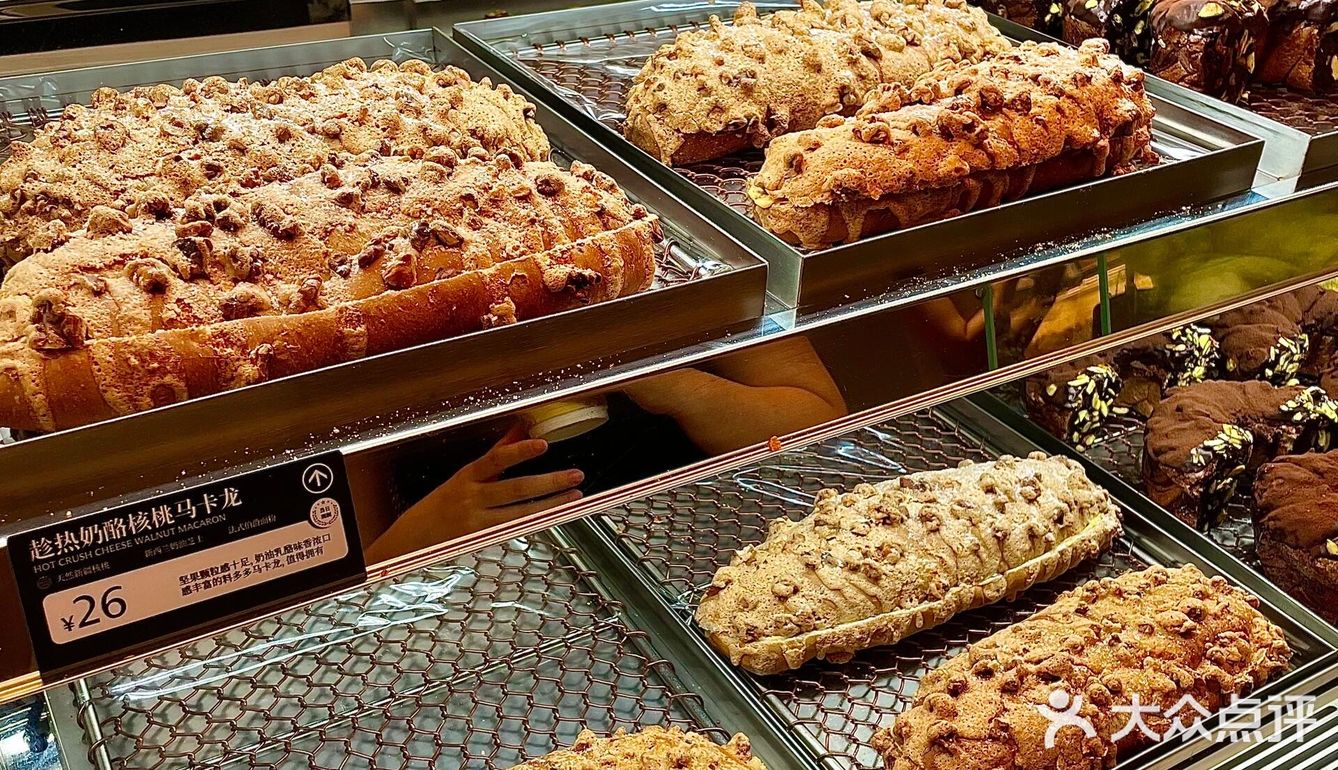 龙湖天街惊现蛋挞界天花板！开心果酱爆浆绝了💚