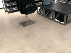 -UNDER ARMOUR(新燕莎奥莱店)