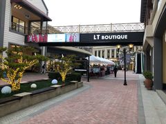-王府井奥莱临潼小镇(临潼店)