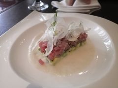 金枪鱼牛油果鞑靼-北京华彬费尔蒙酒店·刃餐厅