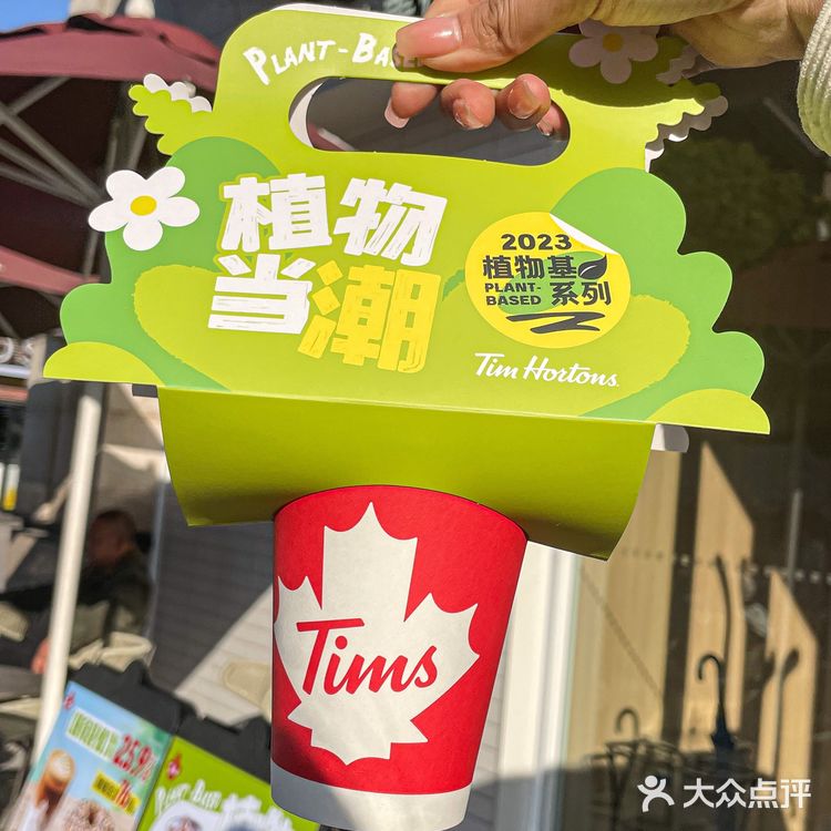 巴旦木烤乳拿铁和抹茶华夫饼🧇！