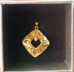 -六福珠寶(巴黎春天五角场店)