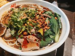 -爆炸头阿姨小四川正宗川味小吃(无任何分店)