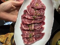 -山川小町·极番烧肉(新地假日广场店)